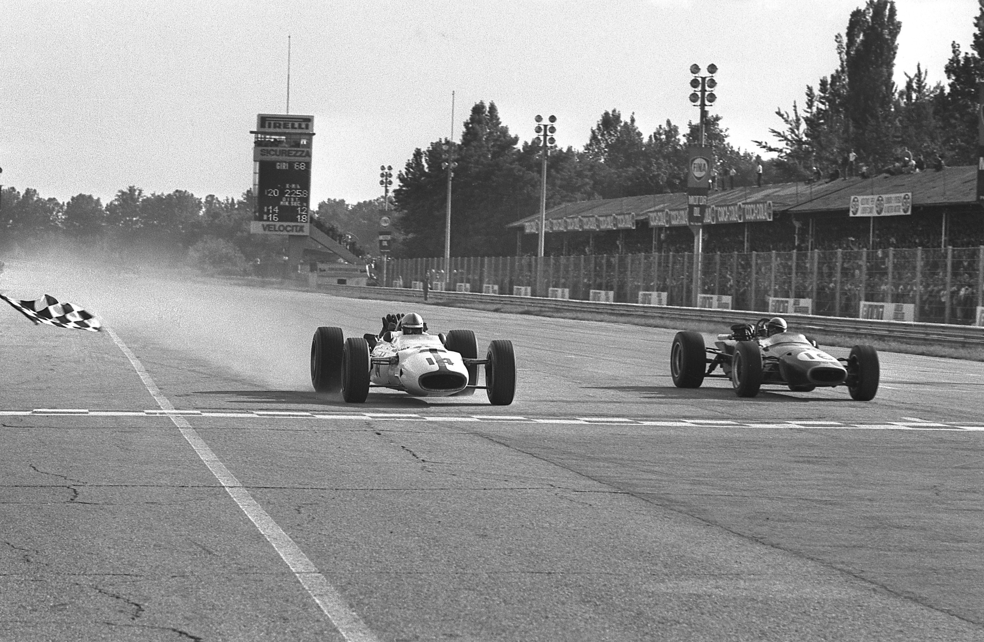 Honda RA300登場